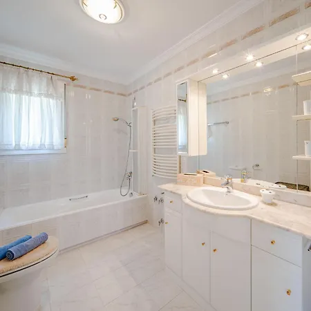 Marques By Interhome * דניה